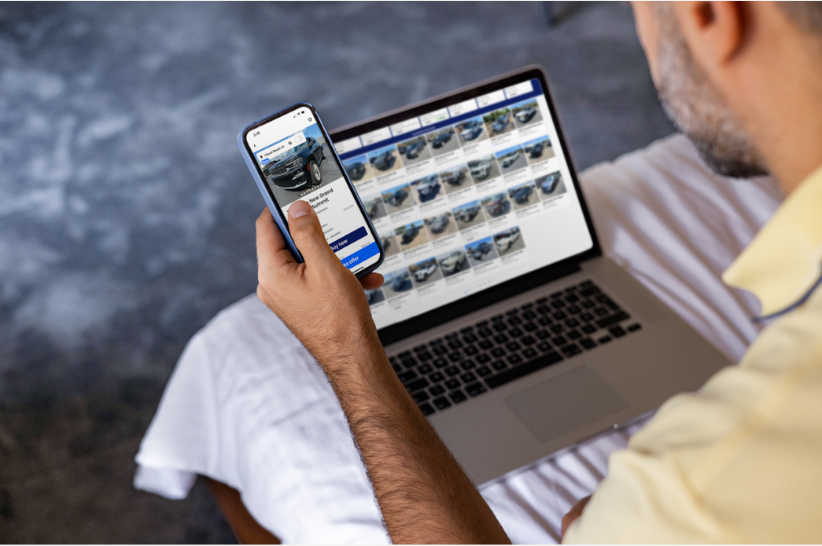 A dealer using the OPENLANE app to buy and sell vehicles